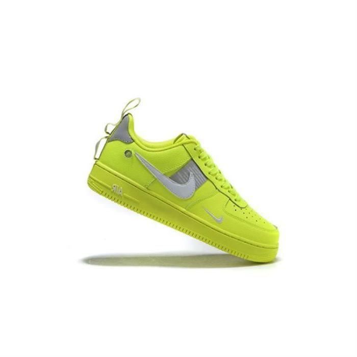 Nike sales utility fluo