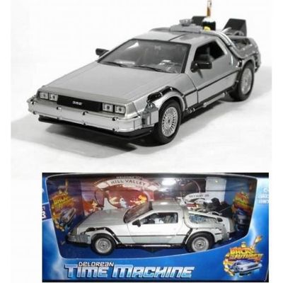 Voiture du film Retour Vers le Futur II DELOREAN DMC 12