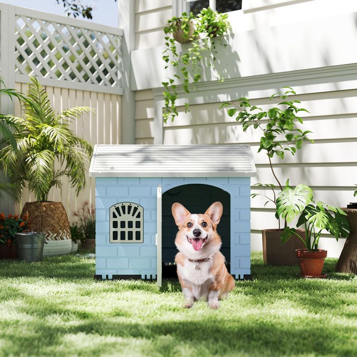 Niche pour chien en plastique PP porte verrouillable et toit incliné abri extérieur pour petits chiens et chats