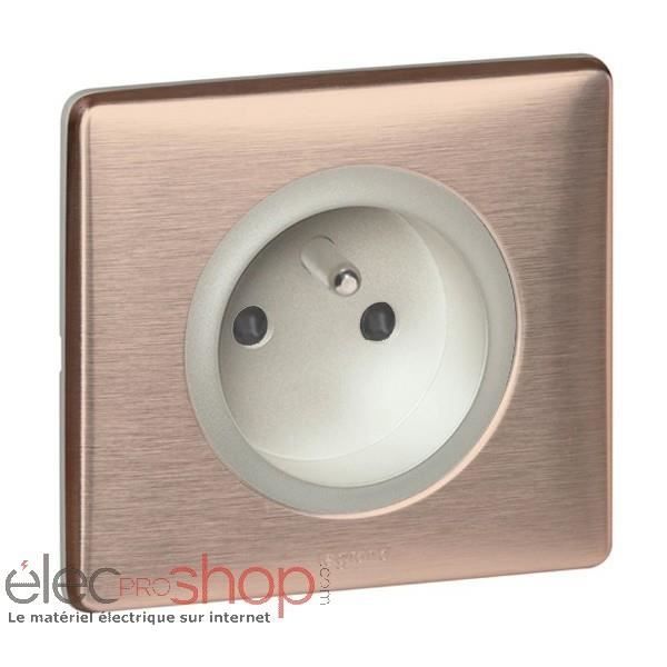 nouveaux produits pour nouveau concept en soldes Legrand - Prise de courant murale 2 pôles + terre connexion à vis nouveaux produits pour nouveau concept en soldes Legrand - Prise de courant murale 2 pôles + terre connexion à vis