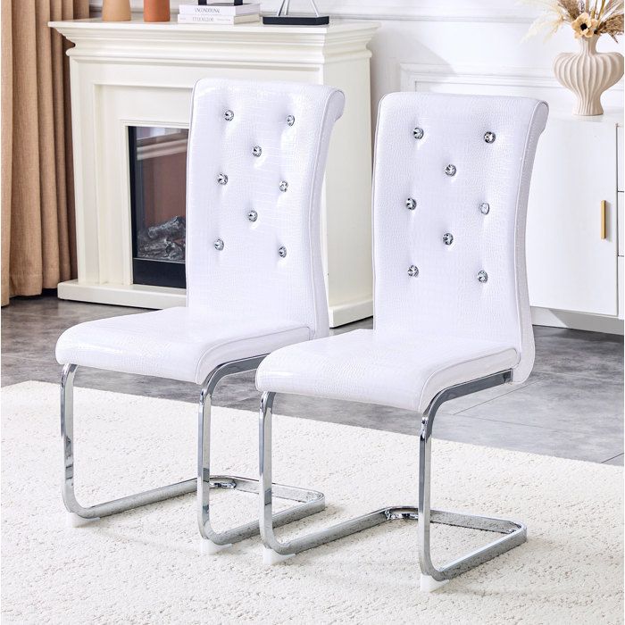 Lot de 2 chaises de salle à manger blanches 44 x 465 x 755 cm dossier haut boutons cristal piètement métal chromé