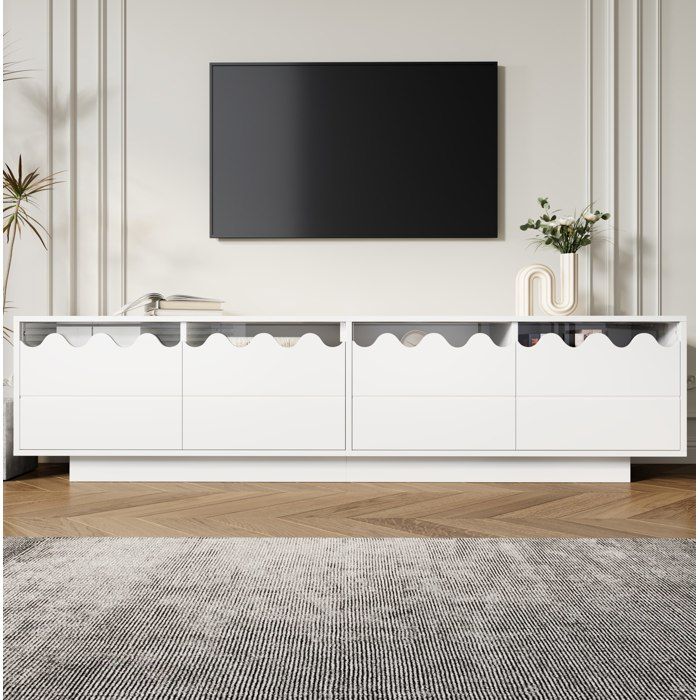 Meuble TV blanc à 4 portes avec design ondulé et étagères en verre trempé