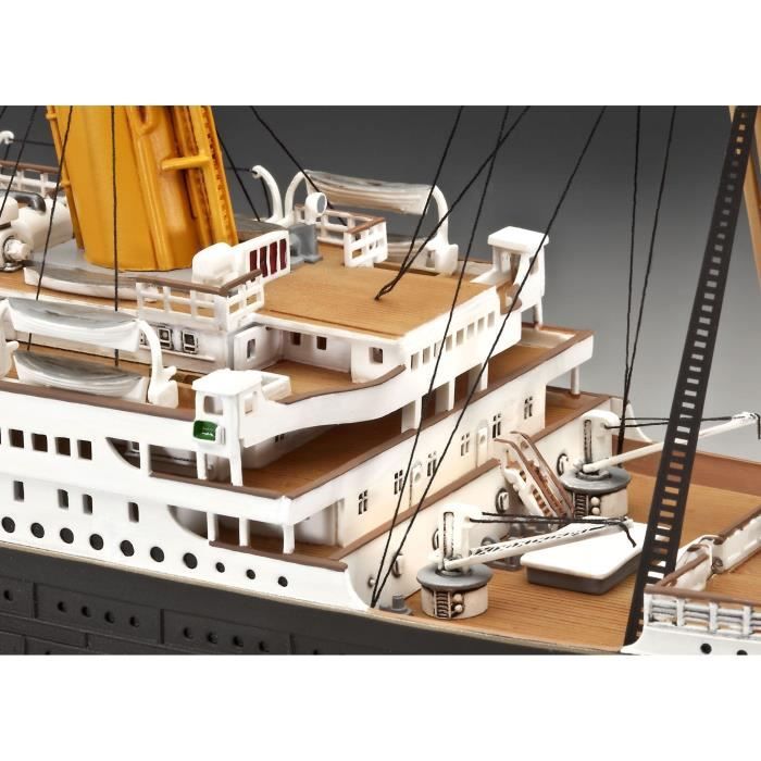 Énorme Maquette Du Titanic Hachette 1/200, Montée à La Main, état Neuf, 2 Ans De Travail