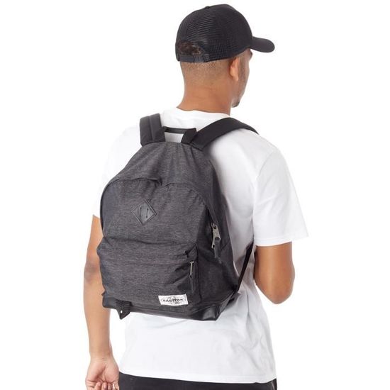 Eastpak wyoming into black yarn shop