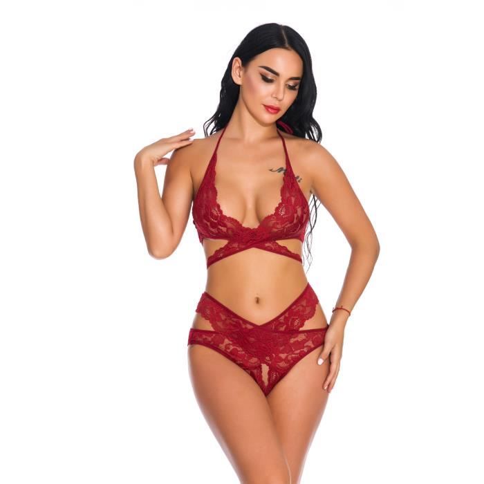 Jeune femme en hotsell sous vetement en dentelle