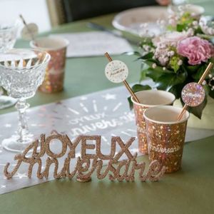 Décoration de table 18ans anniversaire blanc & rose gold étincelant.