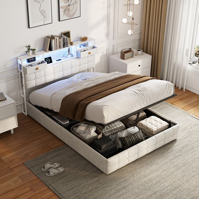 Lit de rangement 140x200 cm avec éclairage LED RVB et ports USB-C cadre capitonné en velours beige.