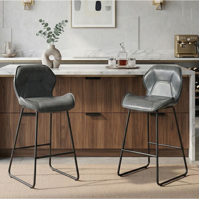 WUVRIE Lot de 2 tabourets de bar gris en simili dossier structure en métal noir repose-pieds assise 65 cm