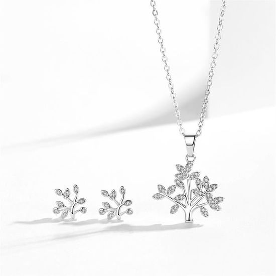 Collier de bijoux, bague, boucle d'oreille, ensemble de bijoux en trois Collier de bijoux, bague, boucle d'oreille, ensemble de bijoux en trois