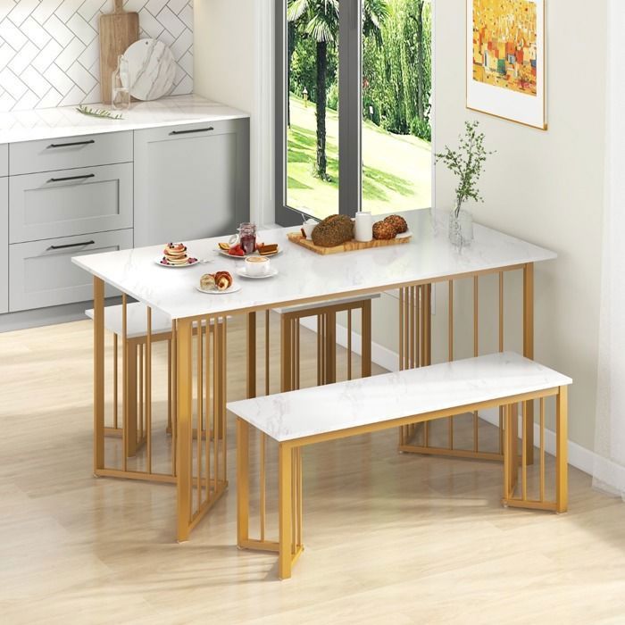 Set de table 4 places avec 2 chaises et banc plateau marbre blanc pieds métal doré rangement compact et design moderne