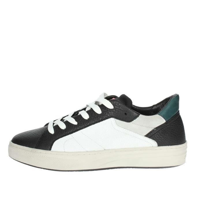 chaussures noire et blanche