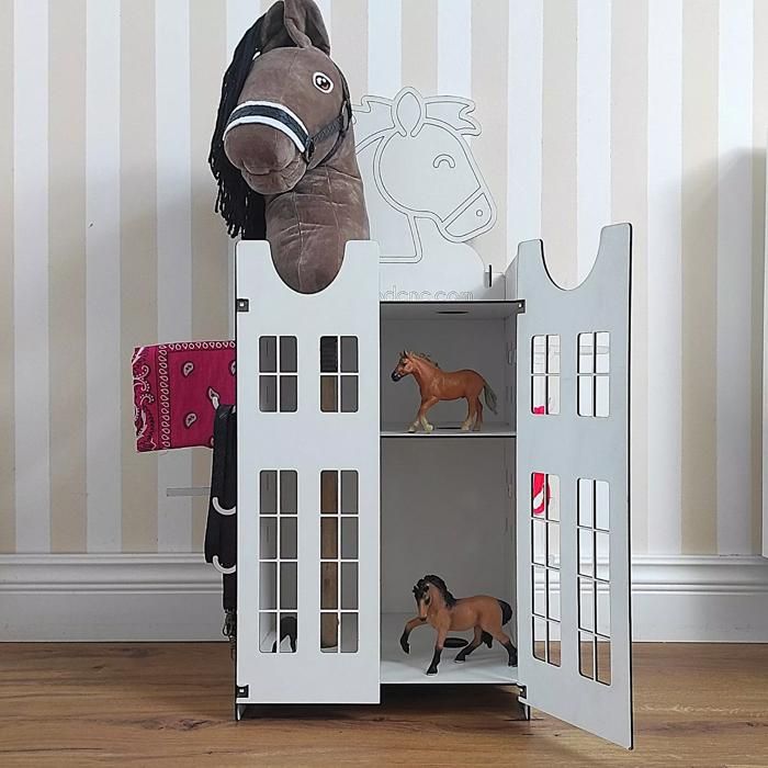 Comparer les prix de Écurie en bois pour 2 Hobby Horses – Organiseur Stick Horse avec crochets & portes