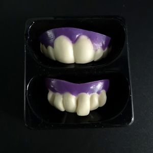 Dentier En Anglais  : Si Vous Voulez Savoir Comment Dire Dentier En Anglais, Vous Trouverez La Traduction Ici.