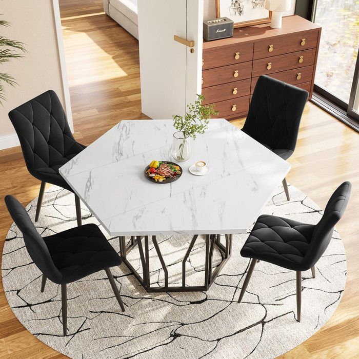 Ensemble table à manger hexagonale moderne en marbre + 4 chaises de salle à manger en velours noir pour créer un restaurant moderne