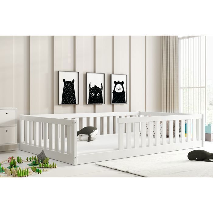 Lit au Sol Enfant 120x200 Bella- Blanc - en Bois Massif Pin avec Barrière de Sécurité Anti-chute et Sommier à Lattes - Montessori Lit au Sol Enfant 120x200 Bella- Blanc - en Bois Massif Pin avec Barrière de Sécurité Anti-chute et Sommier à Lattes - Montessori