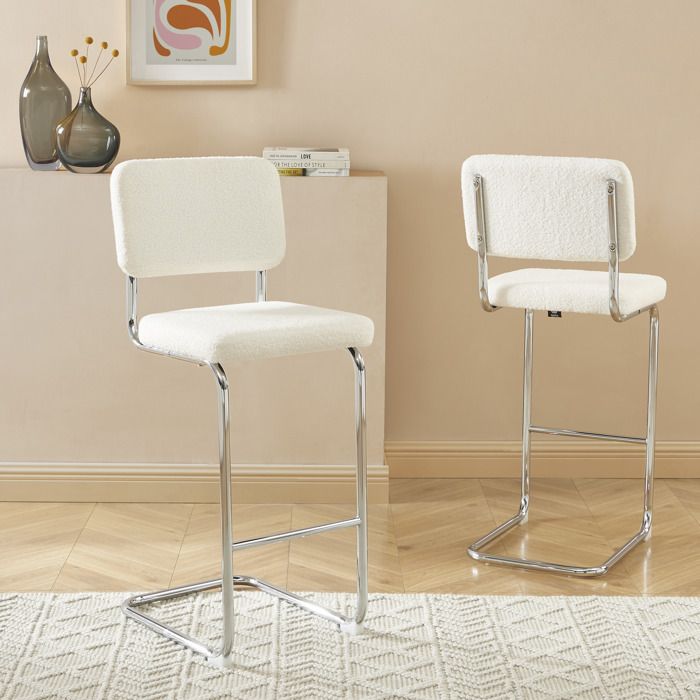 Lot de 2 tabourets JACK en tissu bouclette blanche avec pieds métalliques Lot de 2 tabourets JACK en tissu bouclette blanche avec pieds métalliques