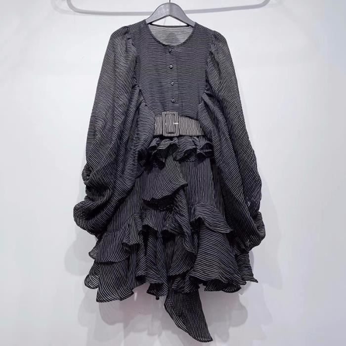 Robe Unie À Volants Et Détails Patchwork