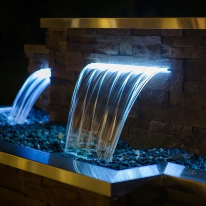 Lame d'eau LED Cascade Largeur 90cm à encastrer dans un mur / Entrée d'eau derrière / Débord 3cm