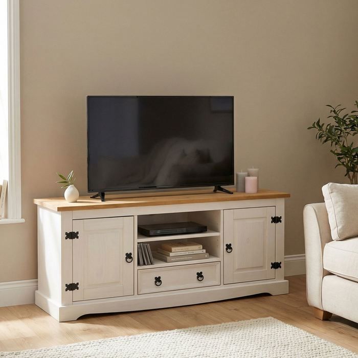 Meuble TV TEQUILA de 140 cm en bois style mexicain avec 1 tiroir 2 niches et 2 portes en pin massif lasuré blanc et brun Meuble TV TEQUILA de 140 cm en bois style mexicain avec 1 tiroir 2 niches et 2 portes en pin massif lasuré blanc et brun