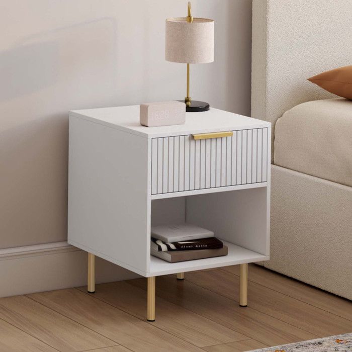 IDMARKET Lot de 2 tables de chevet MARCEL 1 tiroir avec niche effet lattes blanc et doré IDMARKET Lot de 2 tables de chevet MARCEL 1 tiroir avec niche effet lattes blanc et doré