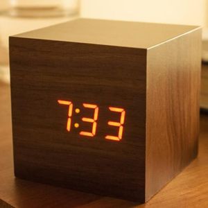 temp/érature et humidit/é FIBISONIC LED R/éveil num/érique en Bois avec Piles et USB en Quatre Couleurs r/éveil Lumineux Blanc r/éveil Multifonctionnel avec Trois alarmes Commande vocale
