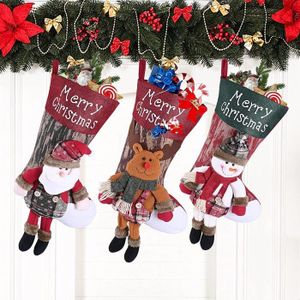 Grande Chaussette de Noël à Suspendre Père Noël Sac Cadeau Uranbee Lot de 3 Chaussettes de Noël Cartoon Décoration Noël pour Arbre Cheminée Vitrine et Sac de Bonbons