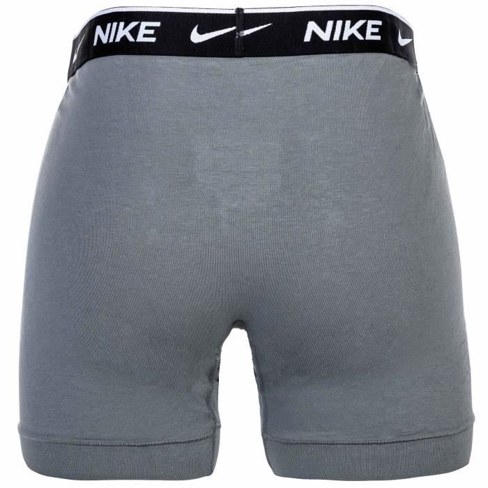Calecon nike store