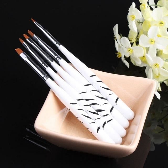 5 petits pinceaux nail art zébrés