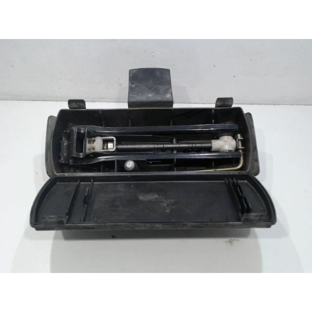 PIECES AUTO D'OCCASION - - CRIC + MANIVELLE CITROEN XSARA - E1-322072
