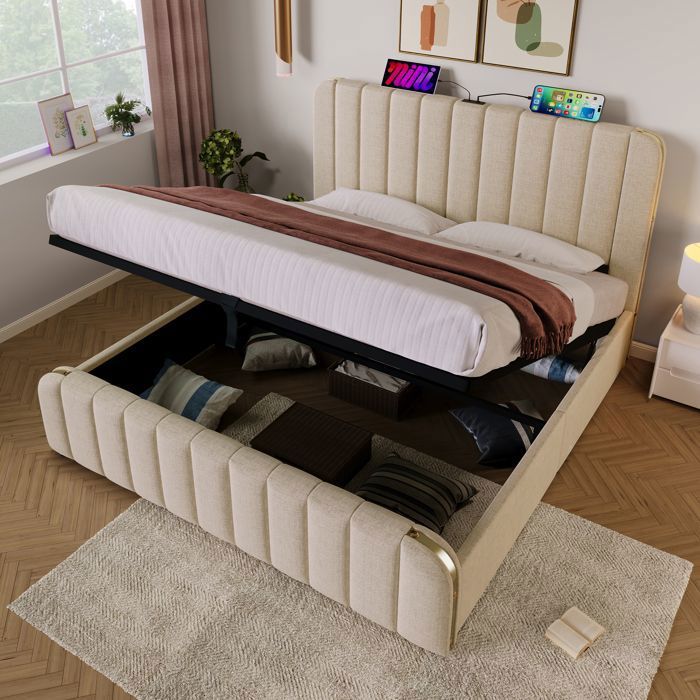 Lit Coffre Hydraulique 180x200 cm Beige avec USB Type-C – Tête de Lit Capitonnée Dorée Design Moderne