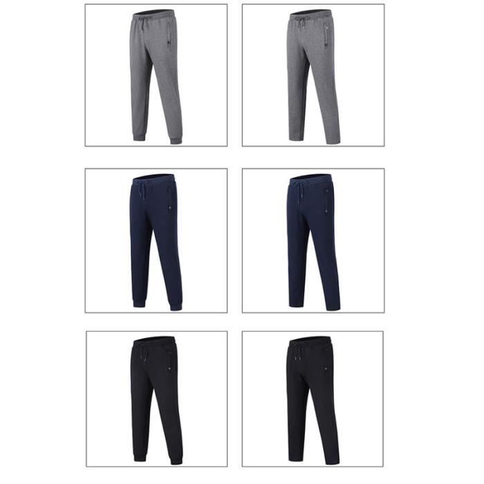 Jogging gris en coton uni avec une coupe droite et nom de la marque sur la cuisse gauche