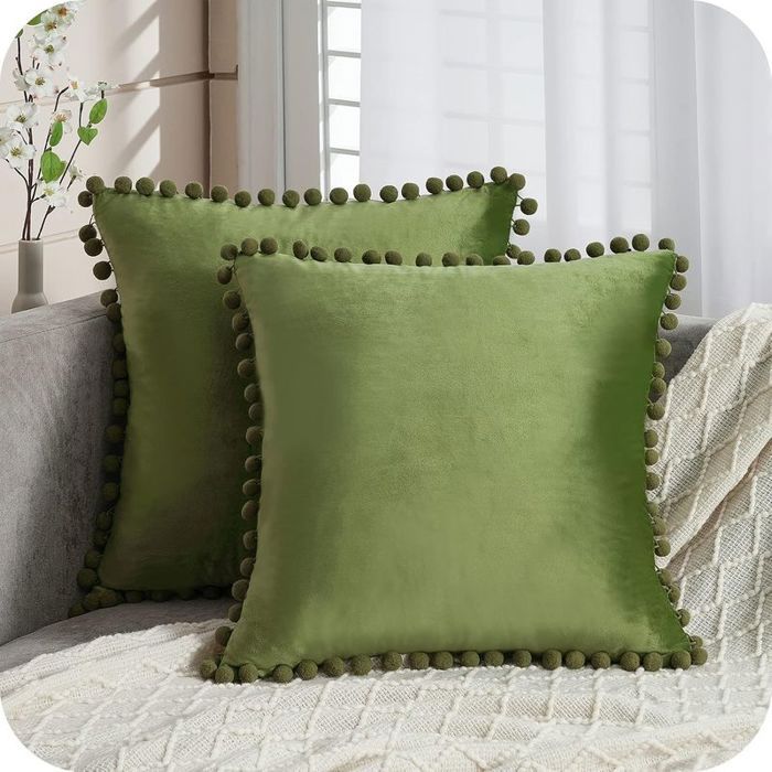 2pcs Housse coussin décoration - Velours doux double face Pompoms rouges décoratifs - Salon canapé fauteuil - 45x45 cm vert olive