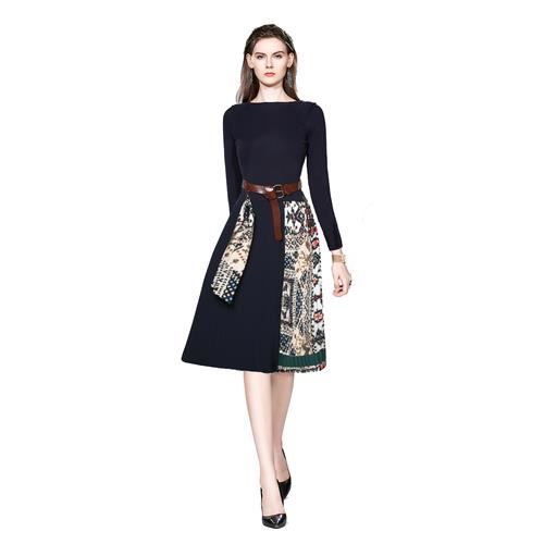 Robe midi plissée, silhouette en A, col rond et manches longues | Robes