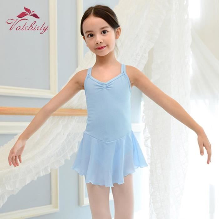 Robe Bleu Enfant Avec Jupe De Ballet Fond Blanc Isolé. L'élève Flexible  Pratique La Danse. Rêve Que Chaque Fille Devienne Célèbre Danseuse De Ballet.  Danseur Tendre Enfant Look Magnifique Justaucorps Fantaisie.