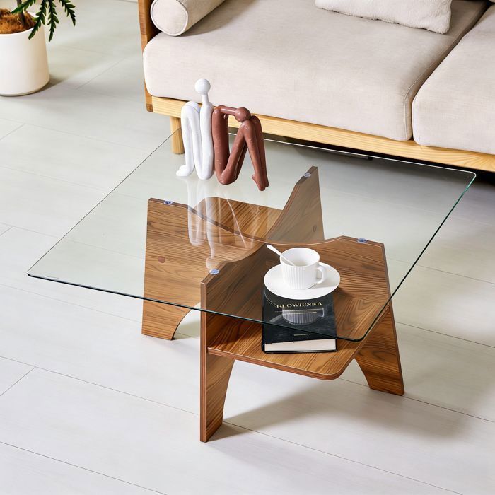 Table basse carrée BELLEMAVE en verre de sécurité – 80 cm de côté étagère intégrée Pieds en MDF aspect noyer