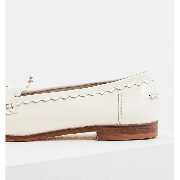 Mocassin Emporio Armani Blanches en cuir pour femmes. X3A067
