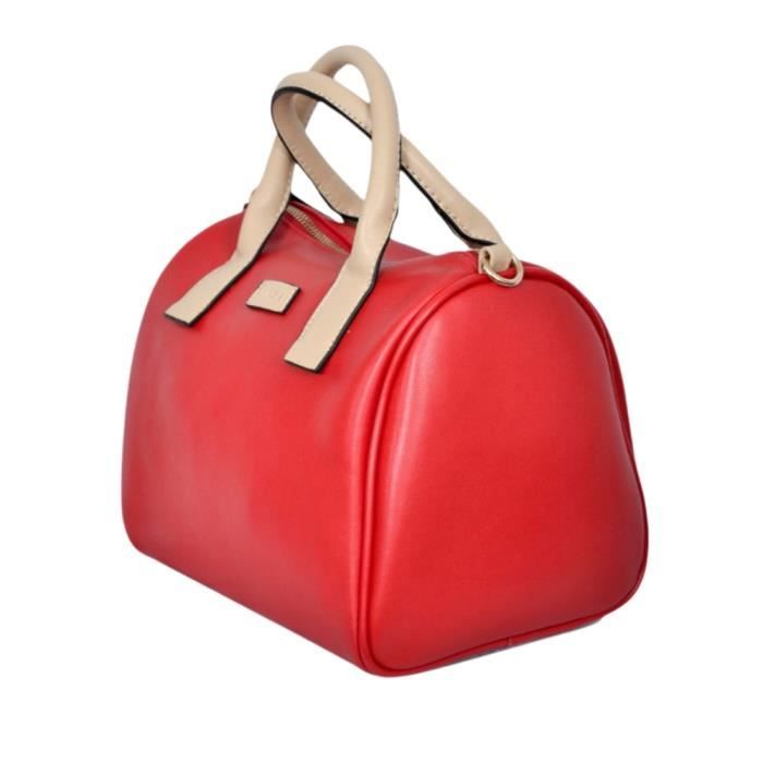 sac à main femme  de couleur rouge portée épaules & mains