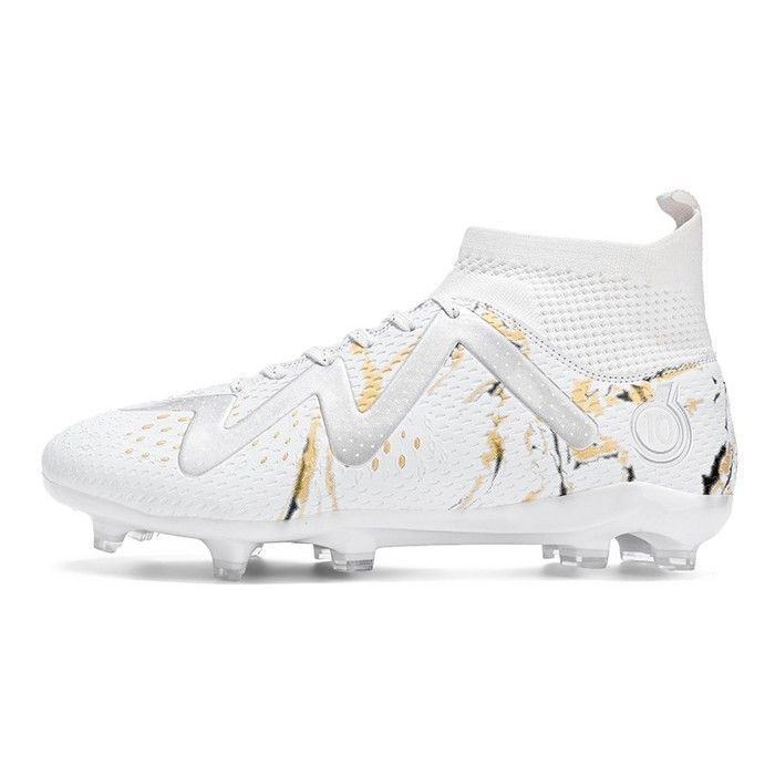Chaussures de sport à crampons : comment choisir entre AG, FG, TF, SG Chaussures de sport à crampons : comment choisir entre AG, FG, TF, SG