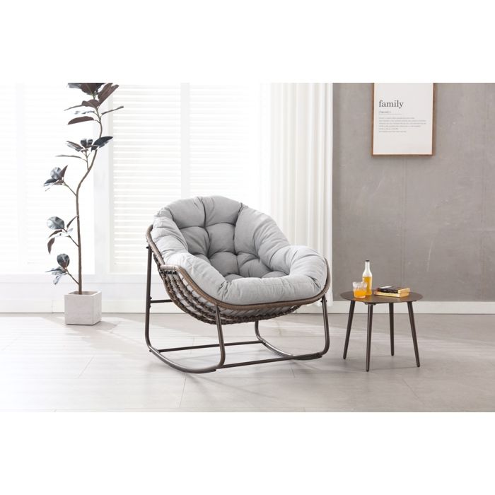 WUVRIE Fauteuil à bascule oversize en résine tressée 106 x 90 x 78 cm coussin épais gris clair