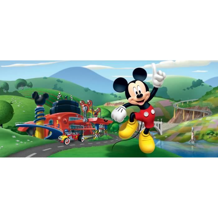 Poster Horizontal Mickey Mouse devant son garage de Disney 202CM X 90CM Découvrez notre Poster Mickey Mouse devant son garage qui m