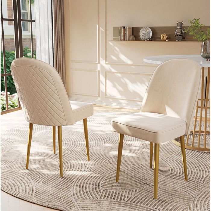 Chaise de salle à manger beige en velours avec pieds métalliques dorés
