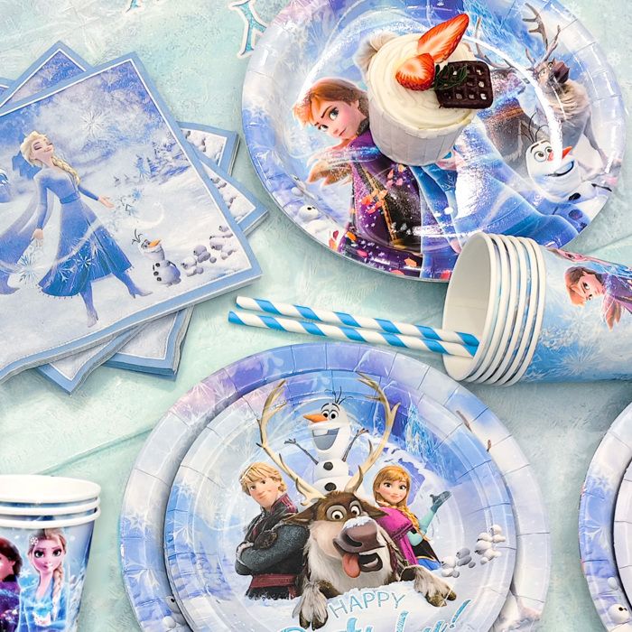Set Vaisselle Anniversaire Thème Frozen 61 Pièces - Pour 20 Personnes, Assiettes, Gobelets, Serviettes, Nappe