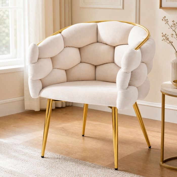 Chaise En Velours Beige Avec Accoudoirs Dossier Rembourré Pieds En Métal Doré Patins Réglables Style Contemporain Chic