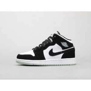 Basket jordan noir et hot sale blanche