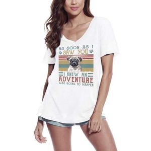 T-SHIRT Femme Tee-Shirt Col V Carlin Je Savais Qu'Une Aventure Allait Se Produire – Pug I Knew An Adventure Was Going To Happen – T-Shirt