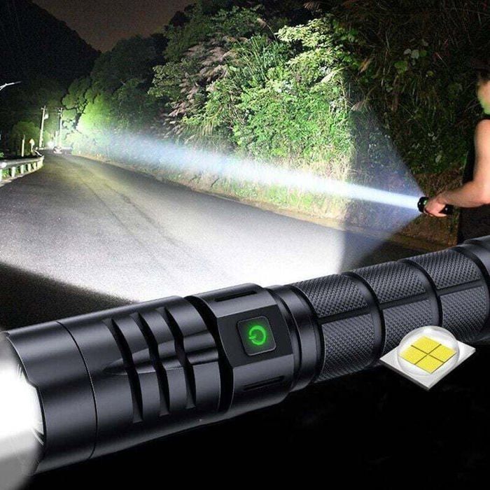 Torche LED Torche Ultra Puissante 10000 Lumens Torche Militaire Tactique Rechargeable USB 5 Modes IPX4 Étanche Batterie Incluse