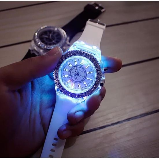 Montre Numérique étanche SMAEL - Modèle 8105 Pour Homme - Affichage LED, Chrono, Alarme - Sport - Neuf Avec étiquettes