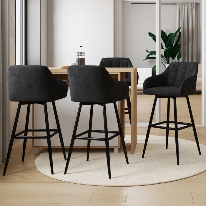 IDMARKET Lot de 4 tabourets de bar MADY avec accoudoirs en velours noir IDMARKET Lot de 4 tabourets de bar MADY avec accoudoirs en velours noir