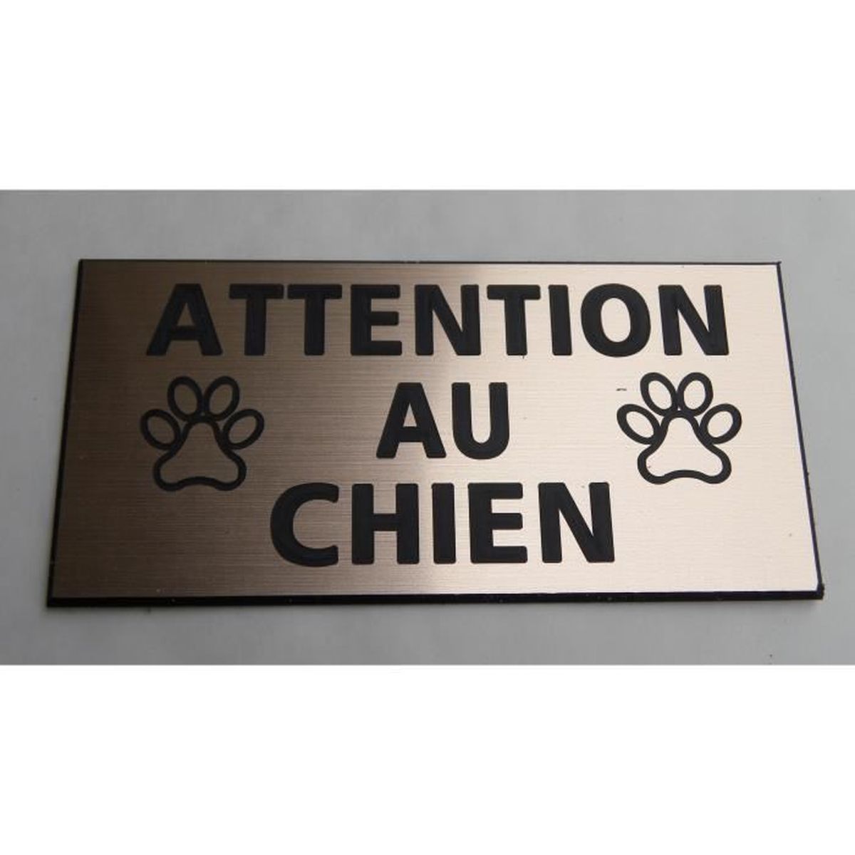 plaque gravée ATTENTION  CHIEN BIZARRE format 48 x 100 mm 