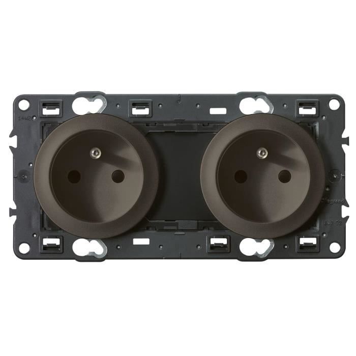 Mécanisme Legrand prise double précâblée 2 x 2P+T - 067124 067124 Mécanisme Legrand prise double précâblée 2 x 2P+T - 067124 067124